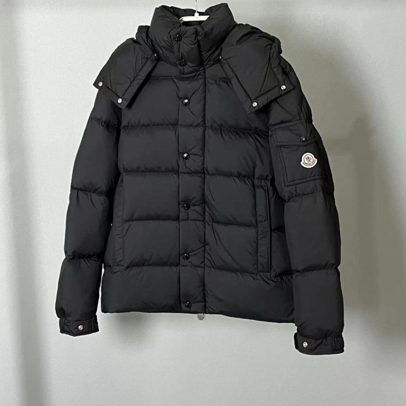 G*u*i down coat